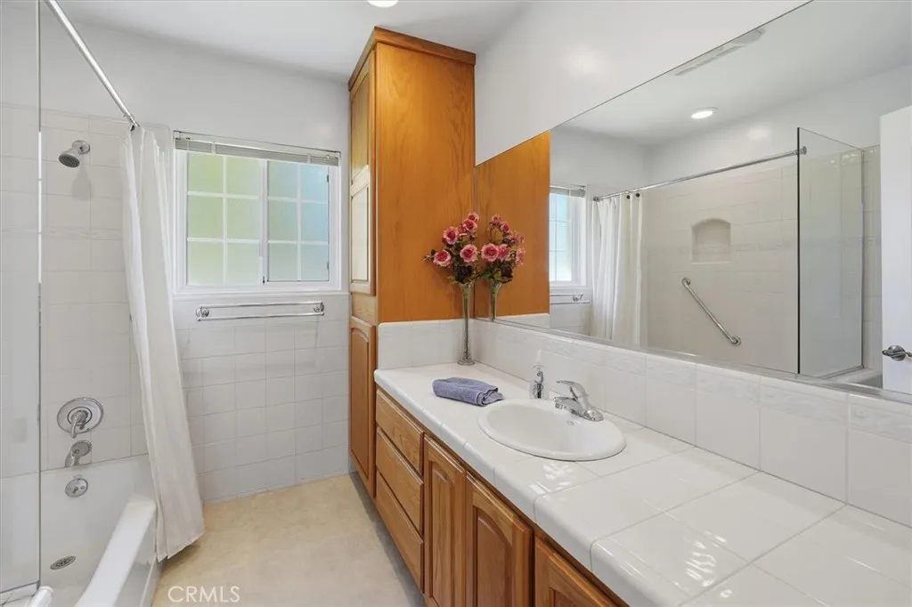 25085 Highspring, Newhall, California 91321 home-pic-26